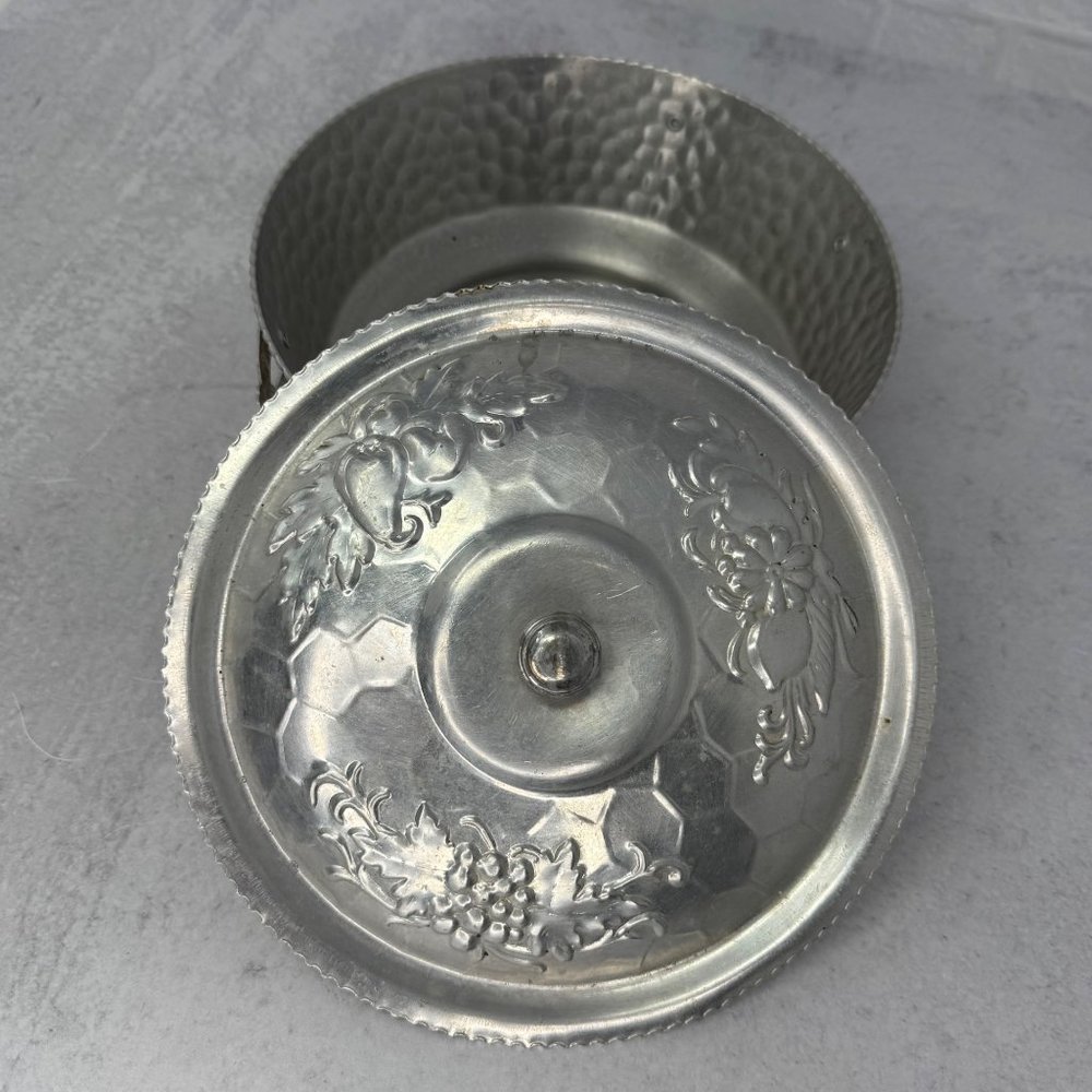 Gorgeous Mid Century 50's Hammered Aluminum Covered Bowl Lid Nasco Casserole - Picture 4 of 7